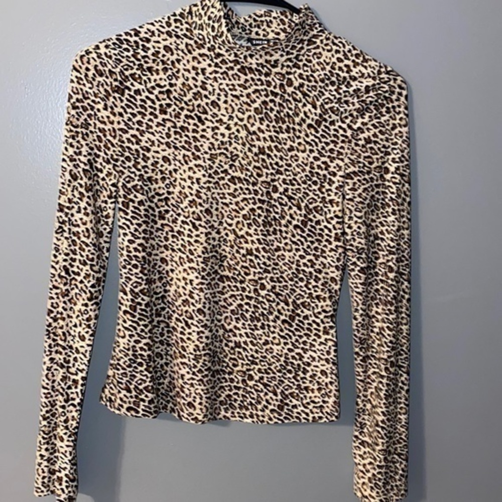 ⭐️HP⭐️ SHEIN Leopard Top